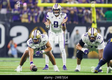 8. Januar 2024: Der Washington Quarterback Michael Penix Jr. (9) leitet die Offensive während der College Football Playoff National Championship-Action zwischen den Washington Huskies und den Michigan Wolverines im NRG Stadium in Houston, Texas. John Mersits/CSM Stockfoto