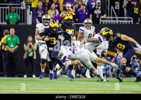 8. Januar 2024: Michigan Quarterback J.J. McCarthy (9) spielt mit dem Ball während des College Football Playoff National Championship-Spiels zwischen den Washington Huskies und den Michigan Wolverines im NRG Stadium in Houston, Texas. John Mersits/CSM Stockfoto