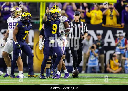 8. Januar 2024: Der Michigan Quarterback J.J. McCarthy (9) zieht sich im NRG Stadium in Houston, Texas, im College Football Playoff National Championship-Spiel zwischen den Washington Huskies und den Michigan Wolverines zurück. John Mersits/CSM Stockfoto