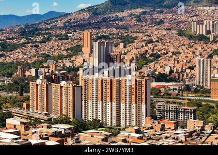 Blick auf Copacabana, Vorort von Medellin. Stadt und Gemeinde im kolumbianischen Departement Antioquia. Kolumbien Stockfoto