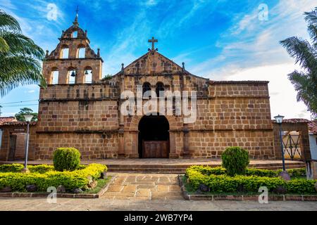 Pfarrkirche Santa Lucia in Guane, Iglesia Parroquial de Santa Lucia, El Camino Real Trail Barichara. Historische Stadt mit Kopfsteinpflasterstraßen und Dickdarm Stockfoto