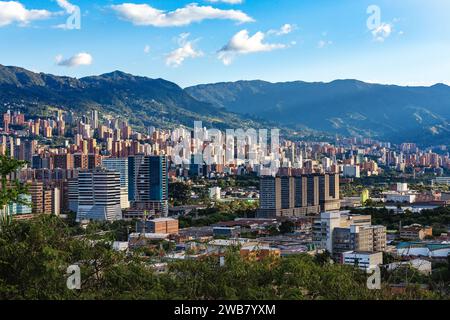 Blick auf Medellin, die zweitgrößte Stadt Kolumbiens nach Bogota. Hauptstadt des kolumbianischen Departements Antioquia. Kolumbien Stockfoto
