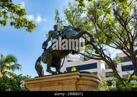 Reiterstatue von Simon Bolivar auf der plaza de Bolivar, Santa Marta, Hauptstadt des Departements Magdalena. Kolumbien. Stockfoto