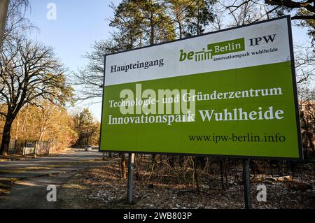 Berlin, Deutschland. Januar 2024. Das Technologie- und Startup-Center Innovationspark Wuhlheide. Quelle: Jens Kalaene/dpa/Alamy Live News Stockfoto