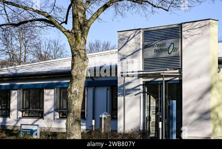 Berlin, Deutschland. Januar 2024. Sitz der Micro Resist Technology GmbH in der Innovationsbank Wuhlheide. Quelle: Jens Kalaene/dpa/Alamy Live News Stockfoto