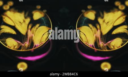 Glitzernde Farbblasen. Tintenkaleidoskop. Unschärfe Gold rosa Farbe glänzende Öl Flüssigkeit Tropfen Bewegung im Wasser auf dunkel schwarzen symmetrischen abstrakten Kunsthintergrund Stockfoto