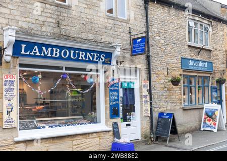 Traditionelle englische Metzgerei, Lambournes, in der Marktstadt cotswold Stow on the Wold, England, UK, 2023 Stockfoto