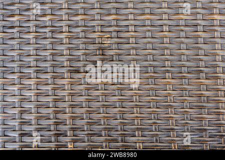 Eine Nahaufnahme einer Holztischplatte mit einem einzigartigen dekorativen Muster. Stockfoto