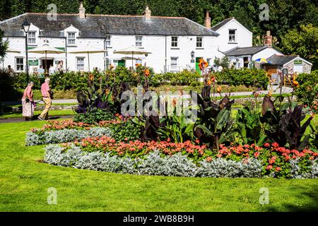 Die historischen Trenance Coattages in den preisgekrönten Trenanc Gardens in Newquay in Cornwall, Großbritannien. Stockfoto