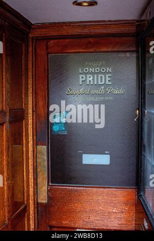 Eingangstür zum Dacre Arms Pub in Blackheath, London, Großbritannien Stockfoto
