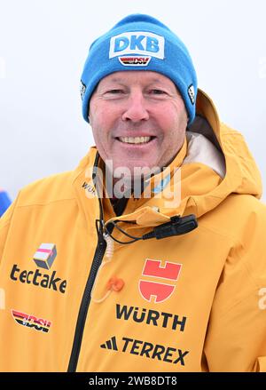 Oberhof, Deutschland. Januar 2024. Uros Velepec, Cheftrainer Biathlon Männer beim Deutschen Skiverband, steht beim Biathlon-WM in der Lotto Thüringen Arena auf dem Rennsteig. Quelle: Martin Schutt/dpa/Alamy Live News Stockfoto