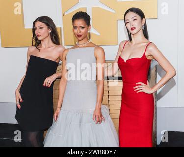 New York City, Usa. Januar 2024. MANHATTAN, NEW YORK CITY, NEW YORK, USA - 08. JANUAR: Ursula Corbero, Gugu Mbatha-Raw und Yun Jee Kim kommen am 8. Januar 2024 zur Weltpremiere von Netflix's „Lift“ im Jazz im Lincoln Center for the Performing Arts in Manhattan, New York City, New York, USA. (Foto von Christian Lora/Image Press Agency) Credit: Image Press Agency/Alamy Live News Stockfoto