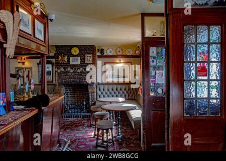 London, Greenwich - Interior of the Feathers - traditioneller englischer Pub Stockfoto