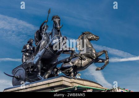 Boadicea and her Daughters ist eine Bronzeskulptur in der Nähe der Westminster Bridge im Zentrum von London Stockfoto