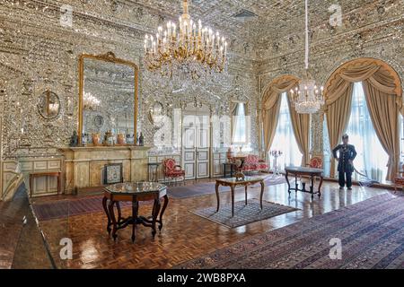 Innenansicht der Diamantenhalle (Talar e Almas) im Golestan Palace, UNESCO-Weltkulturerbe. Teheran, Iran. Stockfoto