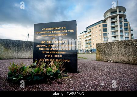 Newhaven, 6. Januar 2024: Ho-Chi-Minh-Gedenkstein am West Quay Stockfoto