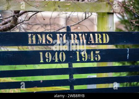 Newhaven, 6. Januar 2024: Memorial Bank für HMS Forward in South Heighton Stockfoto