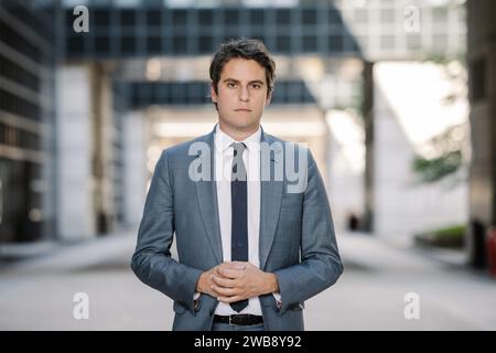 Paris, Frankreich. Mai 2023. © PHOTOPQR/LE PARISIEN/ARNAUD DUMONTIER ; Paris ; 29/05/2023 ; Paris - Lundi 29 mai 2023 ITW et Portrait de Gabriel Attal Ministre de l'Action et des comptes publics © Arnaud Dumontier pour Le Parisien - Gabriel Attal Minister für öffentliches Handeln und Rechnungswesen Paris, 29. Mai 2023 Credit: MAXPPP/Alamy Live News Stockfoto