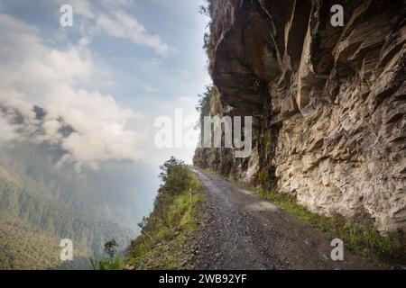 Berühmte Todesstraße, der „Camino de la Muerte“, in den bolivianischen Anden in der Nähe von La Paz Stockfoto