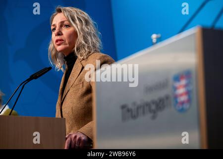 REGIERUNGSMEDIENKONFERENZ THÜRINGEN 09/01/2024 - Erfurt: Die Thüringer Ministerin für Infrastruktur und Landwirtschaft, Susanna Karawanskij DIE LINKE., informiert über die aktuellen Proteste der Landwirtinnen und Landwirte sowie dem diesjährigen Vorsitz Thüringens in der Konferenz der Agrarministerinnen und Agrarminister der Länder in der Regierungsmedienkonferenz der Thüringer Landesregierung am 9. Januar 2024 im Erfurter Haus Dacheröden. /                     *** REGIERUNGSMEDIENKONFERENZ THÜRINGEN 09 01 2024 Erfurt die thüringische Ministerin für Infrastruktur und Landwirtschaft, Susanna Karawa Stockfoto