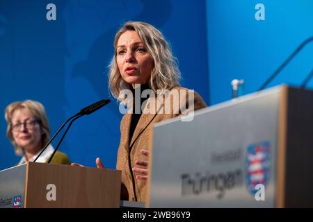 REGIERUNGSMEDIENKONFERENZ THÜRINGEN 09/01/2024 - Erfurt: Die Thüringer Ministerin für Infrastruktur und Landwirtschaft, Susanna Karawanskij DIE LINKE., informiert über die aktuellen Proteste der Landwirtinnen und Landwirte sowie dem diesjährigen Vorsitz Thüringens in der Konferenz der Agrarministerinnen und Agrarminister der Länder in der Regierungsmedienkonferenz der Thüringer Landesregierung am 9. Januar 2024 im Erfurter Haus Dacheröden. /                     *** REGIERUNGSMEDIENKONFERENZ THÜRINGEN 09 01 2024 Erfurt die thüringische Ministerin für Infrastruktur und Landwirtschaft, Susanna Karawa Stockfoto