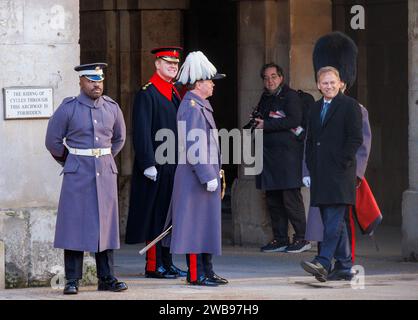 London, Großbritannien. Januar 2024. Grant Shapps, Verteidigungsminister, wartet bei der Horseguards Parade auf den iondischen Verteidigungsminister. Quelle: Mark Thomas/Alamy Live News Stockfoto