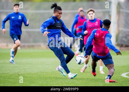 Oliva, Spanien. Januar 2024. Gent's Gift Emmanuel Orban in Aktion während des Wintertrainings der belgischen Fußballmannschaft KAA Gent in Oliva, Spanien, Dienstag, den 09. Januar 2024. BELGA FOTO JASPER JACOBS Credit: Belga News Agency/Alamy Live News Stockfoto