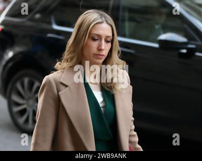 London, Vereinigtes Königreich, 9. Januar 2024. Laura Trott, Chefsekretärin des Finanzministeriums, kommt zur wöchentlichen Kabinettssitzung. Stockfoto
