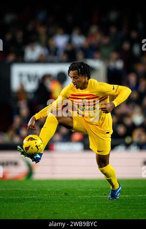 Jules Kounde, französischer Spieler des FC Barcelona in Aktion während eines Ligaspiels im Stadion Mestalla, Valencia, Spanien. Stockfoto