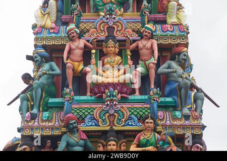 Der Sri Mariamman Tempel ist ein sehr beliebtes Touristenziel in Chinatown, Singapur. Stockfoto