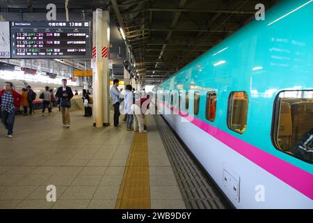 SENDAI, JAPAN - 5. MAI 2012: Bahnhof Shinkansen in Sendai, Japan. Stockfoto