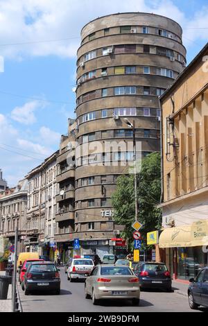 Bukarest, Rumänien - 19. AUGUST 2012: Tehnoimport gebäude in Bukarest, Rumänien. Die erkennbaren abgerundete Apartment Gebäude wurde 1935 erbaut. Stockfoto