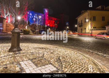 Moncalieri und sein historisches Zentrum mit den Weihnachtslichtern Stockfoto