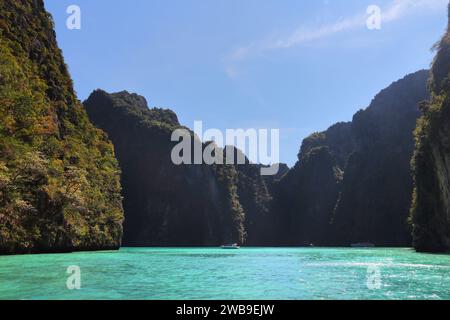 Maya Bay Klippen. Thailand Landschaft - thailändische Marine Nationalpark Landschaft. Insel Ko Phi Phi Leh in der Provinz Krabi. Stockfoto