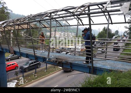 ATENTADO-PASO-PEATONAL-TREBOL Quito, Martes 9 de enero del 2024 Puente peatonal que sufrio un atentado con explosivos en el sector del TrÃ bol Via al Valle de los Chillos, Centro Oriente de la ciudad de Quito. Fotos:Rolando Enriquez/API Quito Pichincha Ecuador CLJ-ATENTADO-PASO-PEATONAL-TREBOL-fb74d21c149c900cac9c0e8e0de7a184 *** ACHTUNG ATENTADO PASO PEATONAL TREBOL Quito, Dienstag, 9. Januar 2024 Fußgängerbrücke, die einen Sprengstoffangriff im Sektor von Valle de TrÃ los Chillos erlitt Zentrum östlich der Stadt Quito Fotos Rolando Enriquez API Quito Pichincha Ecuador CL Stockfoto