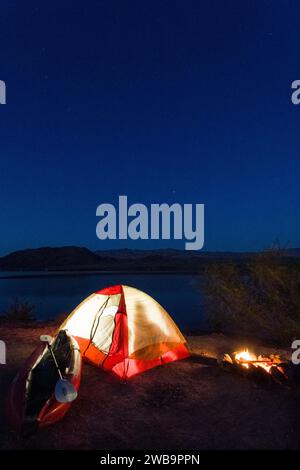 Camping unter dem Sternenhimmel an der Arizona Bay, Colorado River, Arizona Stockfoto