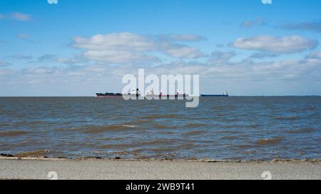 Einige Dampfboote auf dem Meer Stockfoto