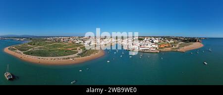 Luftpanorama aus dem Dorf Ferragudo an der Algarve Portugal Stockfoto