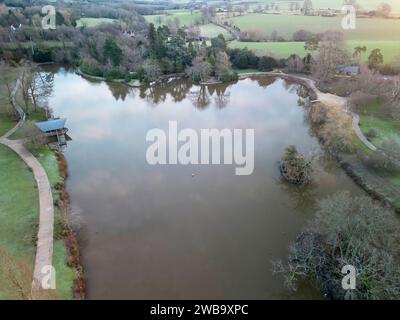 Aus der Vogelperspektive auf den 80 Hektar großen Dunorlan Park und den See in den königlichen tunbridge Brunnen in kent Stockfoto