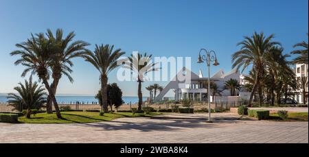 Die Strandpromenade in Agadir, Marokko, in der Nähe des Yachthafens Stockfoto