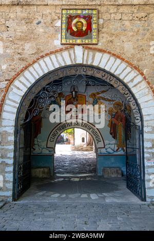 Eingang des Bachkovo-Klosters. Provinz Plovdiv, Bulgarien, Südosteuropa. Stockfoto