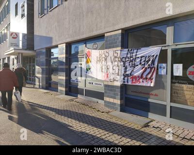 DATUM NICHT ANGEGEBEN 09.01.2024, Brandenburg, Nauen Bauerndemo im Mittelzentrum vom Havelland, Protestbanner im Stadtgebiet und an der Ortsumfahrung Nauen. *** 09 01 2024, Brandenburg, Nauen Bauerndemonstration im Zentrum von Havelland, Protestbanner in der Stadt und an der Umgehungsstraße Nauen Stockfoto