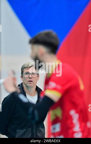 Ceske Budejovice, Tschechische Republik. Januar 2024. Trainer von Luneburg Stefan Hubner während der Männer-Volleyball-Champions-League, Gruppe D, 5. Runde VK Jihostroj Ceske Budejovice vs. SVG Luneburg in Ceske Budejovice, Tschechien, 9. Januar 2024. Quelle: Vaclav Pancer/CTK Photo/Alamy Live News Stockfoto