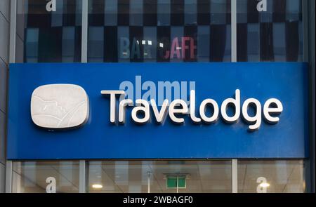Travelodge Schild vor Liverpool Central Stockfoto