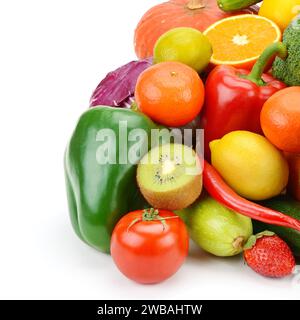 Obst und Gemüse isoliert auf weißem Hintergrund. Bio-Lebensmittel. Stockfoto