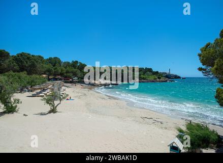 Strand am Leuchtturm Punta de SES Crestes, Porto Colom, Mallorca, Balearen, Spanien Stockfoto