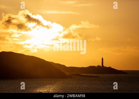 Sonnenuntergang am Ardnamurchan Lighthouse am Ardnamurchan Point, dem westlichsten Punkt auf dem britischen Festland. Stockfoto