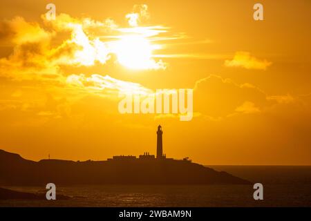 Sonnenuntergang am Ardnamurchan Lighthouse am Ardnamurchan Point, dem westlichsten Punkt auf dem britischen Festland. Stockfoto