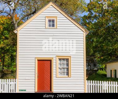 Old Salem, North Carolina, USA - 26. Oktober 2023: Lewis Eberthart Shop wurde 1833 erbaut Stockfoto