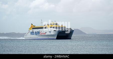 Fred Olsen Kanarenfähre fährt zwischen Playa Blanca Lanzarote und Corralejo Fuerteventura. Stockfoto